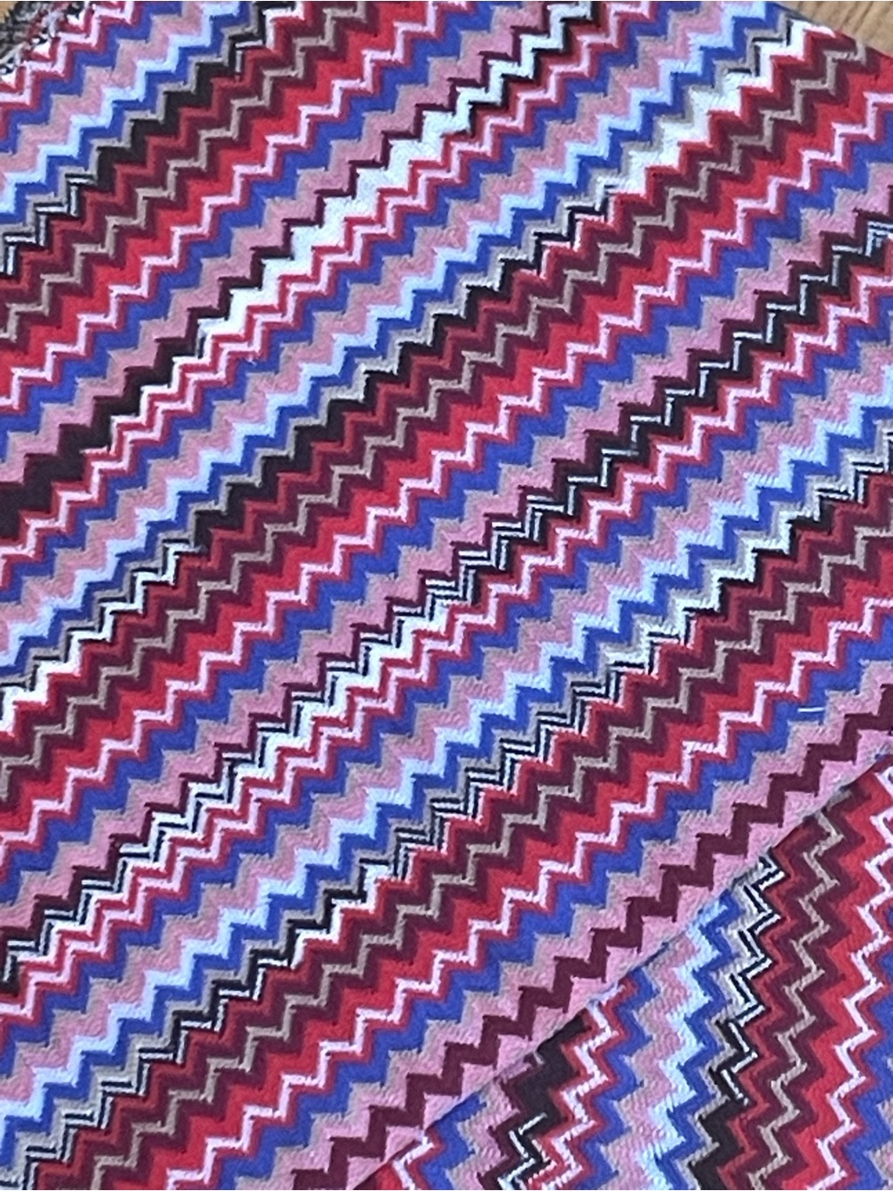 NWOT~MISSONI~Zigzag Fringe Scarf/Shawl, 70"x25", Pink/Red Multi - Picture 2 of 6